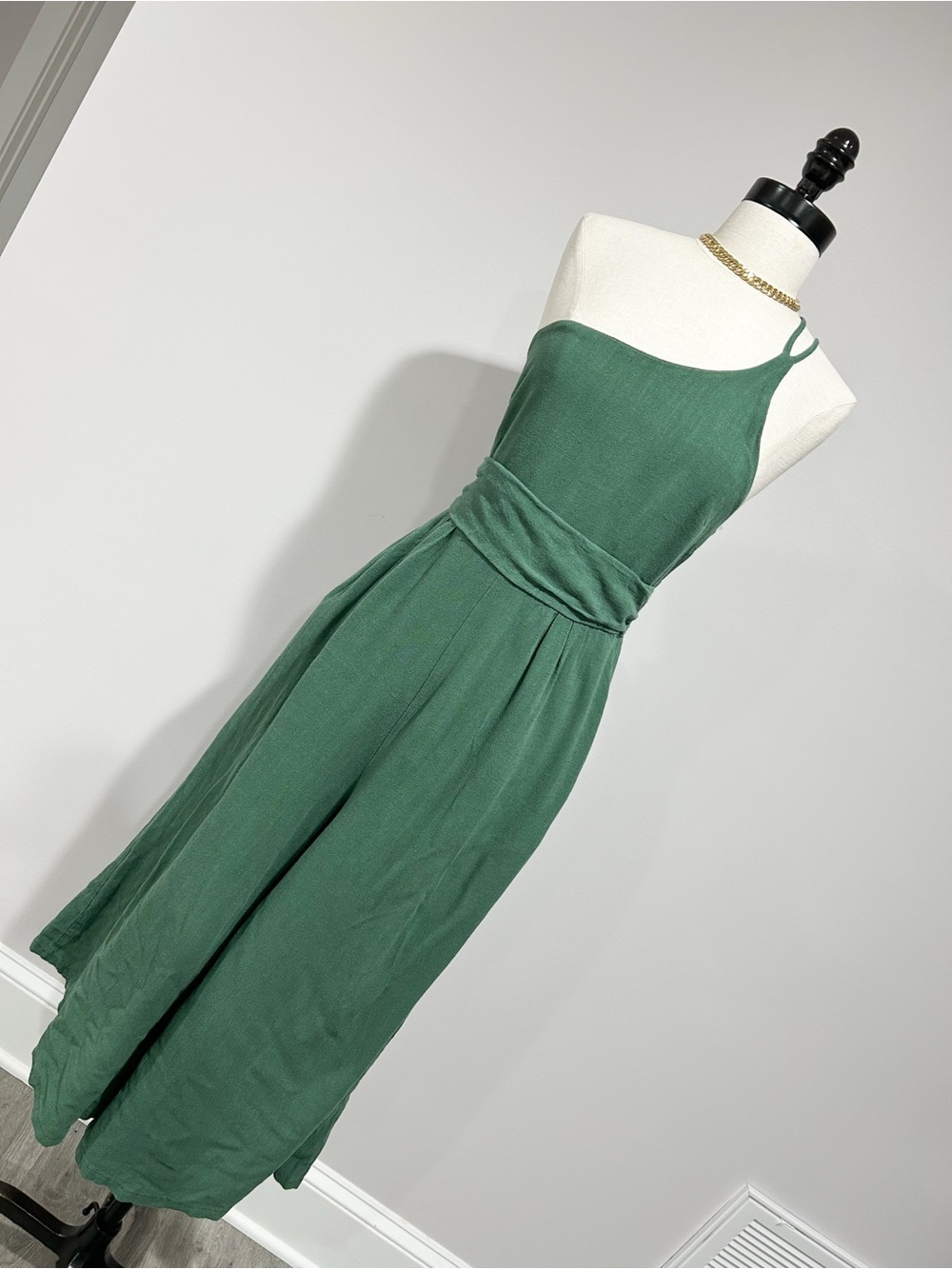 Sleeveless Green Halter Jumpsuit with Cinched Waist